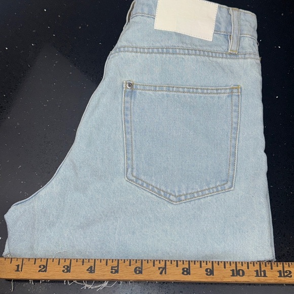 Short H&M Blue Jean Shorts Classic Cut-Off Style - Picture 5 of 7